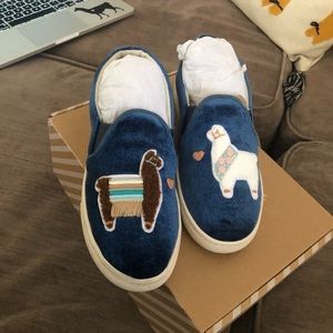 BNIB Soludos Llamas in Love Velvet Sneakers